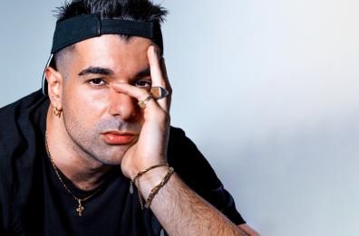 «Mai mai», tutta l'energia del rap nel terzo singolo del pugliese Erasmo