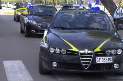 Crediti d'imposta inesistenti, riciclaggio: GdF sequestra beni per oltre 2mln a società leccese. Soldi che usò la Reggina per pagare un debito