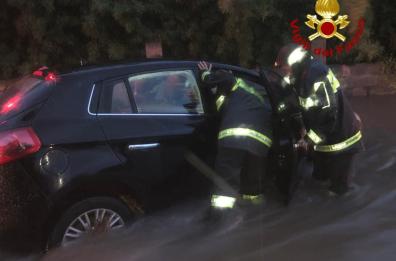 Pioggia battente nel Salento, città allagate. Inaccessibili i centri di Alessano, Corsano e Lucugnano
