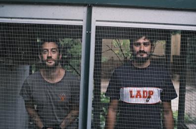 «Teppisti in azione nella notte», otto tracce ironiche e dissacranti per i pugliesi Duocane