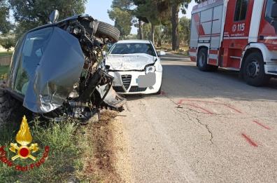Incidente stradale a Speziale, un'auto si cappotta: due feriti in ospedale