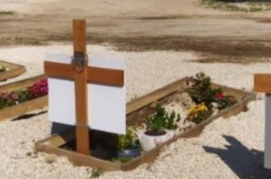 Andria, al cimitero sprofondano le tombe ma nessuno interviene