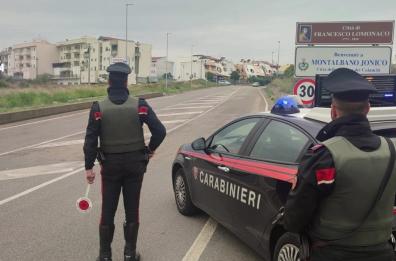 Montalbano Jonico, lancia pietre contro casa della ex compagna: arrestato
