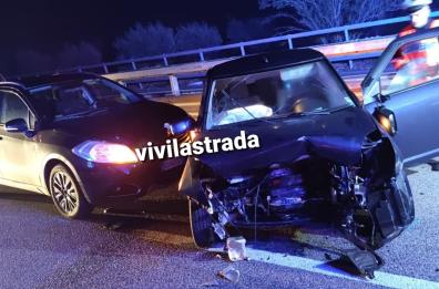 Scontro auto sulla SS100 all'altezza di Sammichele di Bari: 4 feriti, anche minori