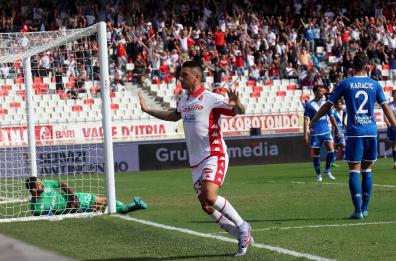 Calcio, Bari beffato in pieno recupero: a Frosinone arriva la sconfitta