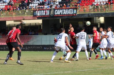 Calcio, il Foggia vince in rimonta: tre gol all'Andria