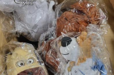 I Nas sequestrano zainetti e giocattoli non sicuri nel Barese: multa da 3mila euro