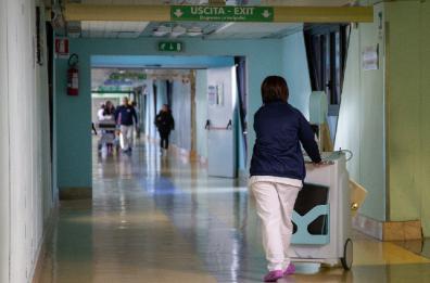 Potenza, gli infermieri denunciano: «Eroi in corsia ma bistrattati dal sistema sanitario»