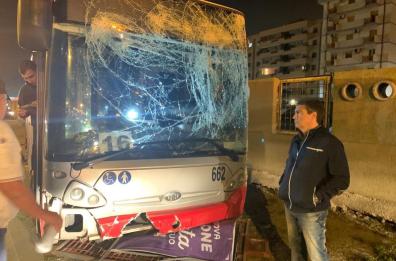 Taranto, bus di linea finisce fuori strada: ferito un passeggero 
