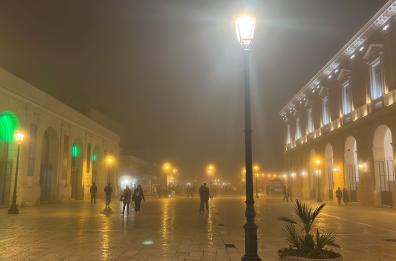 Bari come Milano: la nebbia avvolge la città