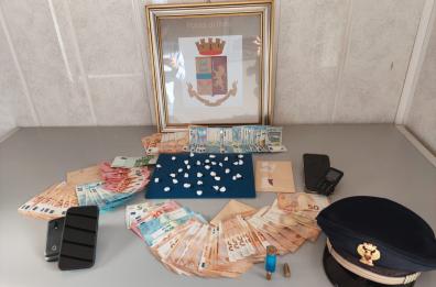 Barletta, sorpresi a spacciare nel centro storico: arrestati due giovani