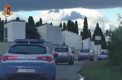 Droga, otto arresti nel Foggiano, anche una guardia giurata: vendeva cocaina a casa sua