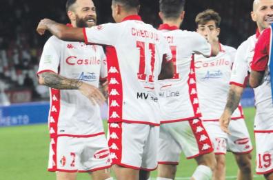 Calcio, il Bari vuol rimettersi in pista: notte d’esami con la Ternana 