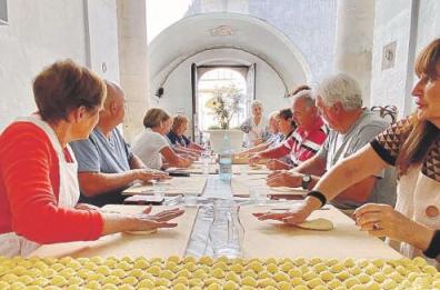 Ginosa nell’olimpo del turismo, mettendo le mani in... pasta