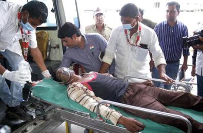 Crolla un ponte in India, almeno 60 i morti