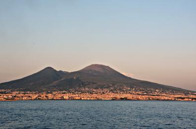 Uno studio calcola probabilità eruzione dei 3 vulcani di Napoli: c'è anche l'UniBa