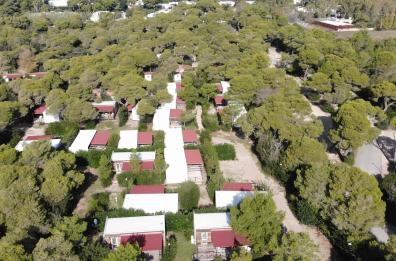Torre San Giovanni, casette abusive nel resort in zona con vincoli paesaggistici: sequestri