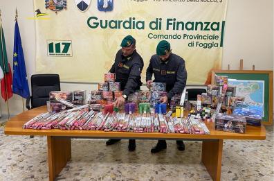 Foggia, sigarette elettroniche col doppio della nicotina e fuochi d'artificio illegali: sequestri