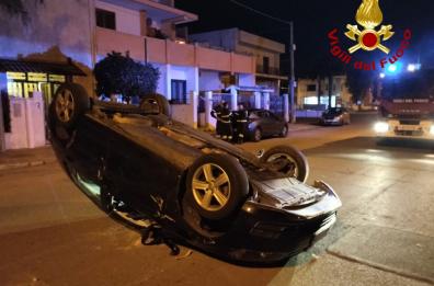 Martano, perde il controllo dell'auto e si ribalta: anziano in ospedale