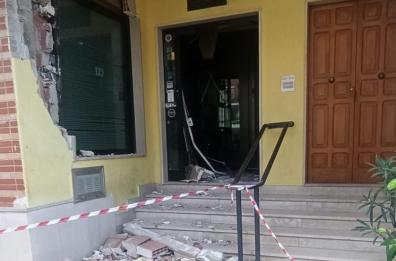 Ordona, assalto al bancomat con l'esplosivo: banditi in fuga nella notte