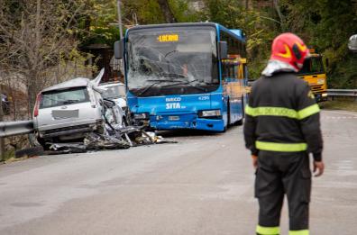 Potenza, auto contro bus per Oppido Lucano: muore un ragazzo di 35 anni