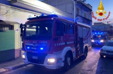 Dimentica l'auto in  moto nel garage, 80enne salvato nel Brindisino