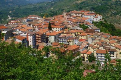 «Vieni a vivere a Vietri di Potenza, ti diamo 5mila euro»