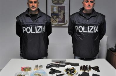 Grottaglie: nascondeva armi e munizioni nel controsoffitto di casa, arrestato 63enne