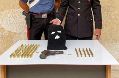 Evaso dal carcere in Belgio i carabinieri lo arrestano a Mola, dopo una rapina in un negozio

