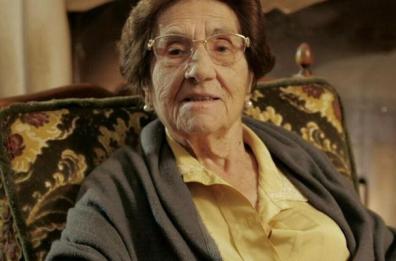Addio a nonna Rosetta, star della risata sul web con Casa Surace