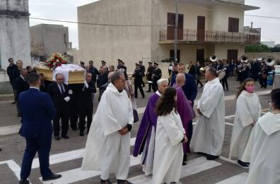 Lecce, l'ultimo saluto a Ernesto Abaterusso, presenti D'Alema e Speranza