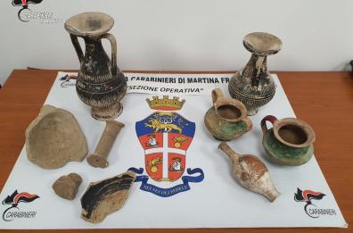 Martina Franca, in casa anfore e reperti del III-IV secolo a.C., denunciata una donna