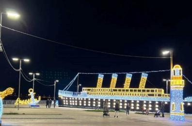 Manfredonia «affonda» il Titanic: aspettando Natale, luci spente tra le polemiche
