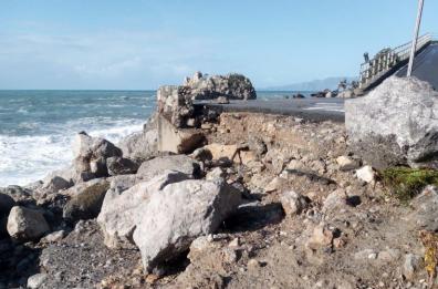 Maratea, il porto danneggiato dalla mareggiata: Sos dei pescatori