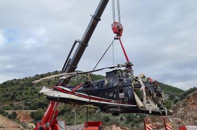 Elicottero precipitato sul Gargano: carcassa rimossa e portata in aeroporto