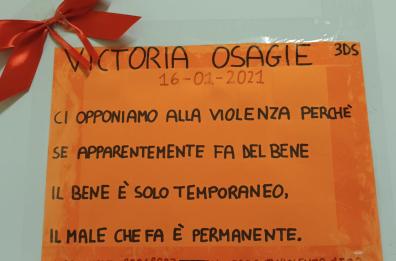 Foggia, stand della polizia per il 25 novembre davanti a istituto psicopedagogico Carolina Poerio