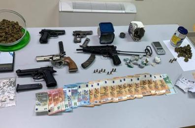 Manduria,  rinvenute armi e droga, tre arresti ed una denuncia della Polizia di Stato

