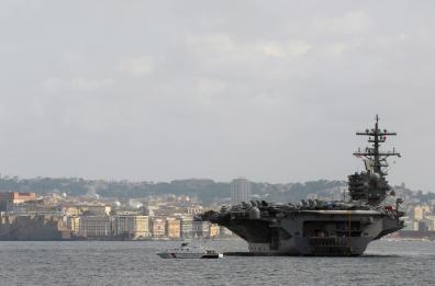 Dopo le esercitazioni fra Puglia e Croazia, la portaerei nucleare “G. Bush” arriva a Napoli