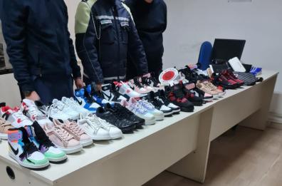 Foggia,  scarpe e calze contraffatte: scattano i sequestri alla Fiera di Santa Caterina