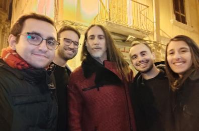 Bari, Manuel Agnelli a spasso per la città vecchia: oggi il concerto