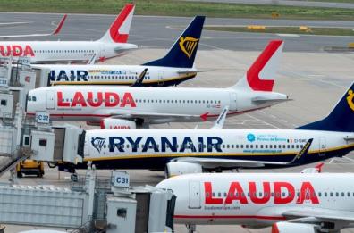 Bari, il gruppo Ryanair recluta  assistenti di volo