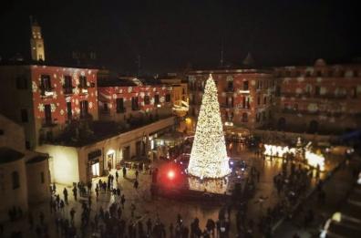 Bari, domani l'accensione dell'albero in Piazza del Ferrarese
