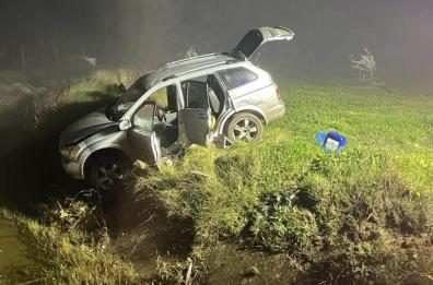Auto esce fuori strada e finisce in un canale nel Brindisino: conducente in ospedale in codice rosso