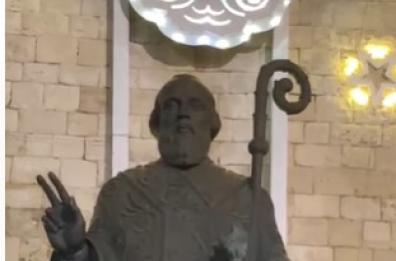 San Nicola a Bari, torna il rito all’alba con la fiaccolata e la cioccolata nei vicoli della città vecchia. Le foto più belle della giornata