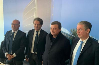 Calenda a Bari: «La manovra che arriva in Parlamento è fragile. Azione e Iv verso partito unico». «La Puglia non è il sultanato di Emiliano»
