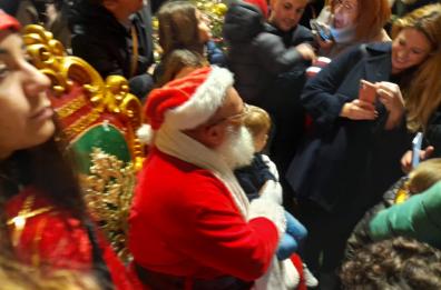 Bari, inaugurato il villaggio di Babbo Natale in piazza Umberto