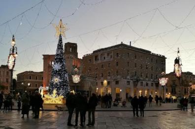 Lecce, pupi, giochi e navette: il Natale è cominciato 