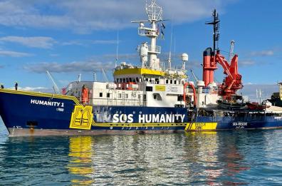 Bari, il giorno dopo l'arrivo di Humanity 1. Bellomo: «Accolti 66 minori, grande disponibilità dei Comuni»