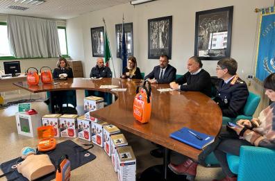  Matera città cardioprotetta: il Comune dona 30 defibrillatori alle scuole 