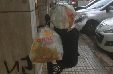 Lecce, niente più sacchetti di rifiuti nei cestini per strada: multe in arrivo